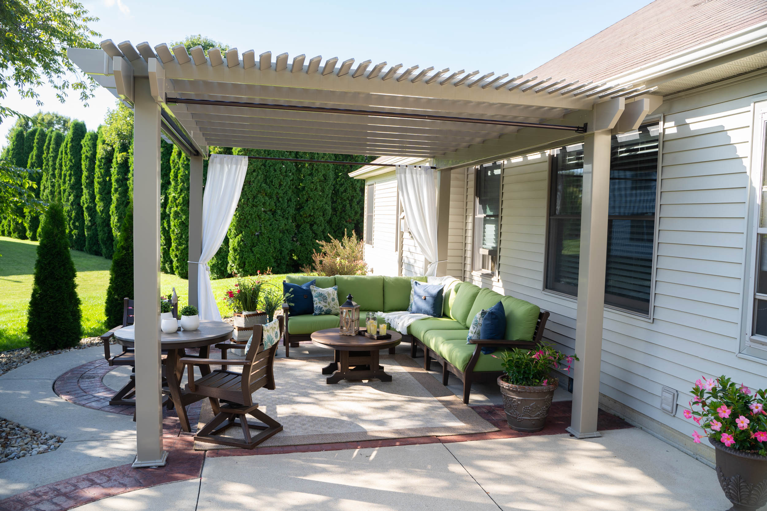 Mayhew Sectional Set