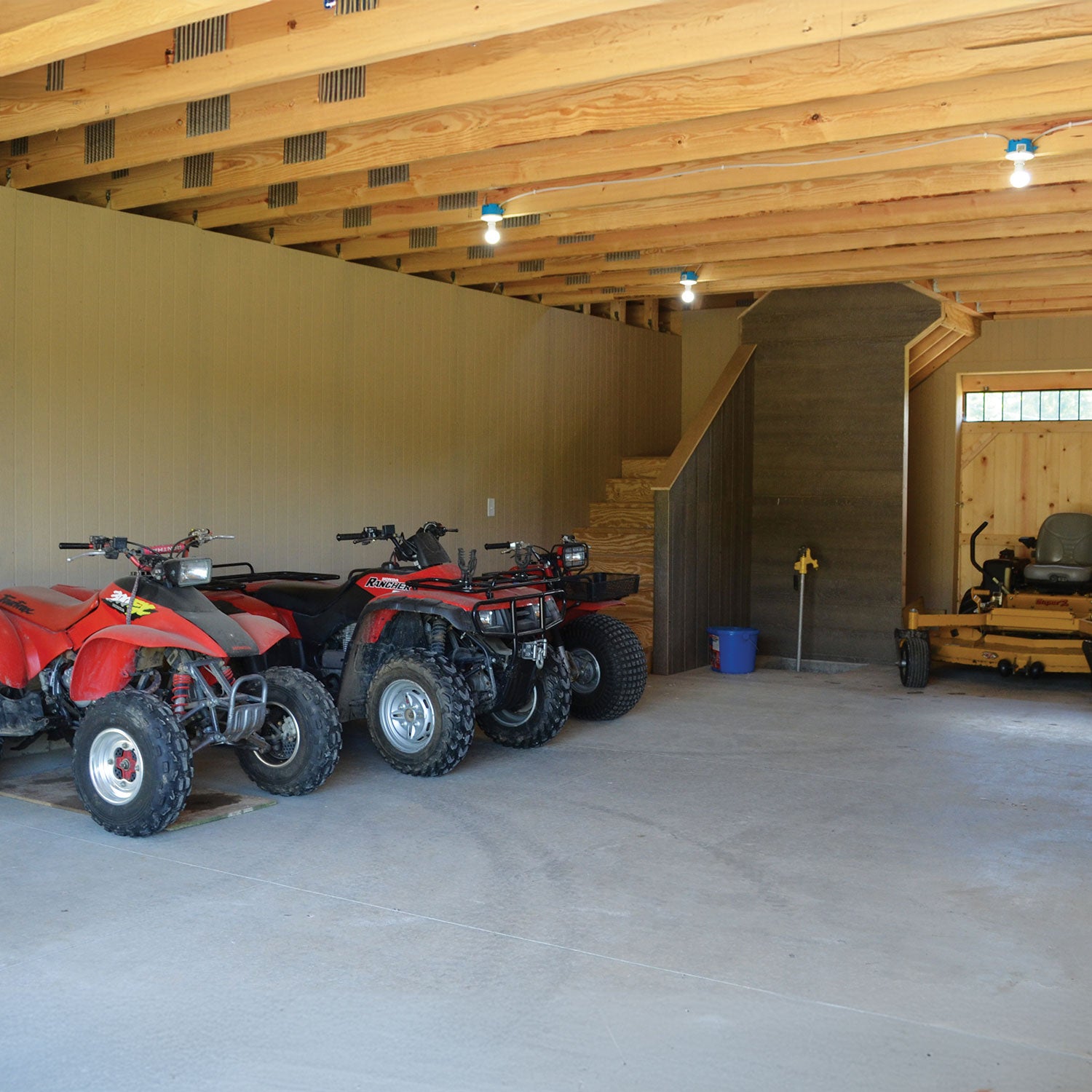 Custom Lexington Amish Barn - Herron's Furniture
